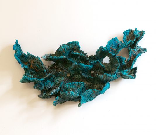 Non c’è artista, solo materia: Silvia Mariotti in mostra a Porto San Giorgio Silvia Mariotti, Anime di Cristallo, veduta della mostra, Rivafiorita, Porto San Giorgio, ph. Alessio Beato