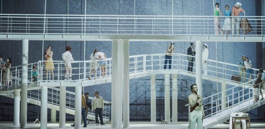 Klinghoffer, oltre il conflitto: la lezione di John Adams in scena al Maggio John Adams, The Death of Klinghoffer, Maggio Musicale Fiorentino, 2026