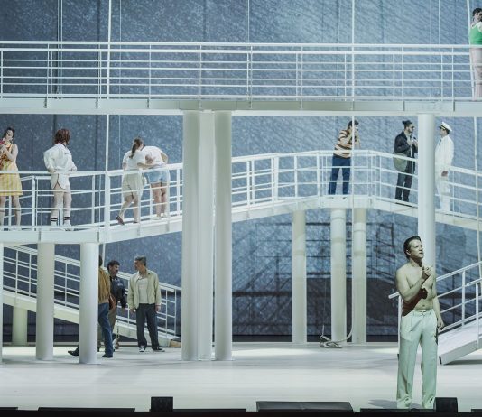 Klinghoffer, oltre il conflitto: la lezione di John Adams in scena al Maggio John Adams, The Death of Klinghoffer, Maggio Musicale Fiorentino, 2026