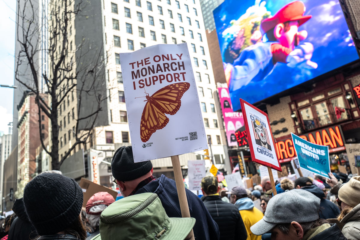 Scene dalla manifestazione No Kings a New York, 28 marzo 2026