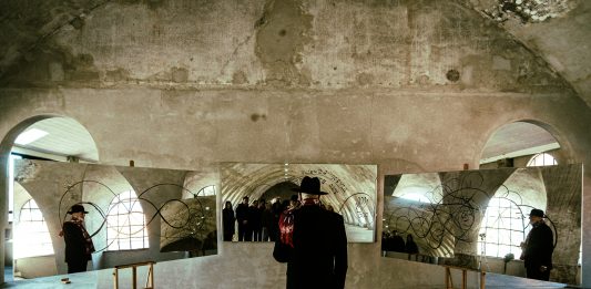 Three Mirrors, l’opera di Michelangelo Pistoletto arriva sugli schermi delle città michelangelo pistoletto Three Mirrors