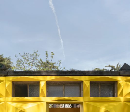 Da Alcova il suono si attraversa, tra design e sintetizzatori vintage