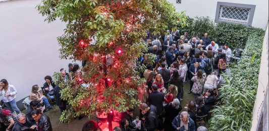 La galleria come comunità: a Napoli, Studio Trisorio inaugura un ciclo di dialoghi tra artisti