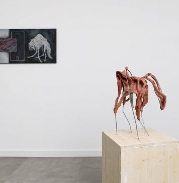 Sette artisti in dialogo sulla fragilità dell’identità: la mostra da Monti8 a Roma