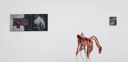 Sette artisti in dialogo sulla fragilità dell’identità: la mostra da Monti8 a Roma