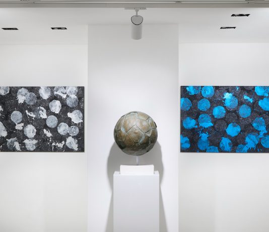 L’estetica del pallone: il calcio diventa traccia pittorica con Marco Adamo