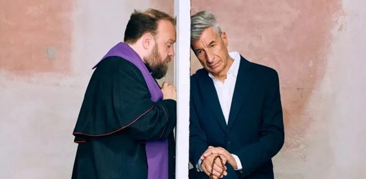 Pronto, Maurizio? Cattelan ha attivato una hotline per confessare i propri peccati
