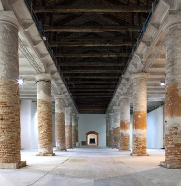 La giuria internazionale si dimette in blocco a pochi giorni dall’apertura. E La Biennale istituisce i Leoni dei Visitatori