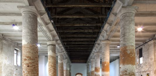 La giuria internazionale si dimette in blocco a pochi giorni dall’apertura. E La Biennale istituisce i Leoni dei Visitatori giuria biennale