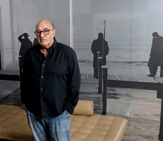 «Fellini dirigeva immobile mentre tutto oscillava». Intervista al grande scenografo Dante Ferretti