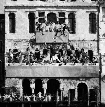 JR torna a Venezia, la facciata di Ca’ da Mosto diventa un banchetto collettivo