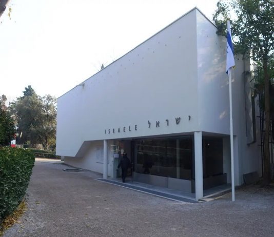 Israele risponde alla Biennale: «Boicottaggio» dopo l’esclusione dai premi