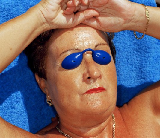 Martin Parr è ovunque: la grande mostra al Jeu de Paume di Parigi