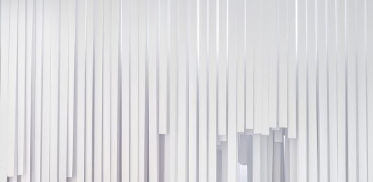 Ritagliare lo spazio come atto di comunità. L’installazione radicale di Gianni Pettena da BiM a Milano gianni pettena