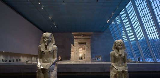 Al Metropolitan Giacometti incontra l’antico Egitto: la mostra nel Tempio di Dendur