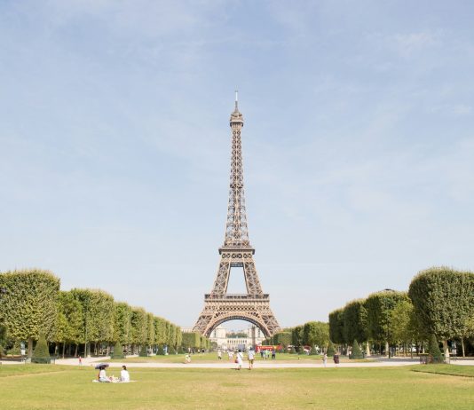 A Parigi va all’asta la scala originale della Tour Eiffel tour eiffel asta scala