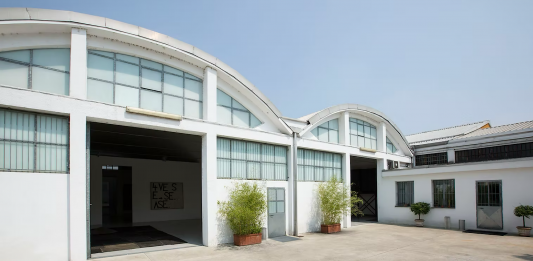 La Galleria Christian Stein riapre i suoi spazi ex-industriali alle porte di Milano