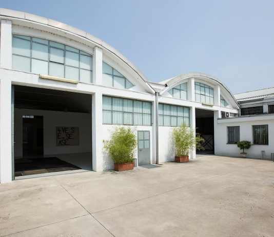 La Galleria Christian Stein riapre i suoi spazi ex-industriali alle porte di Milano