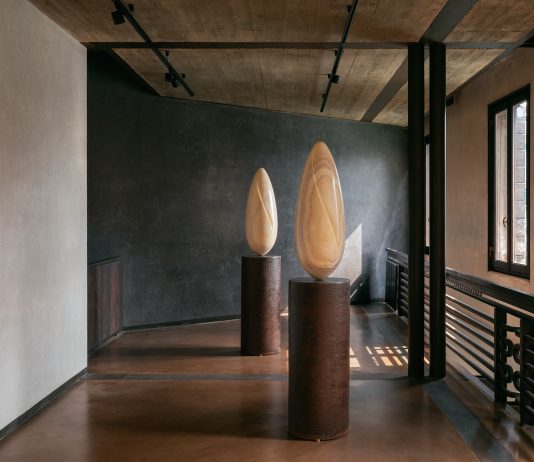 A Venezia, una collettiva rilegge l’eredità di Brancusi in una palazzina firmata Scarpa