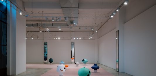 Lo stilista Kris Van Assche debutta alla Milano Design Week