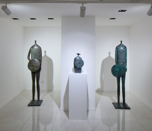 Le sculture di Paolo Staccioli abitano la nostra identità: la mostra alla SimonBart di Bologna Paolo Staccioli, Archeologia della forma, veduta della mostra, SimonBart Gallery, Bologna, 2026