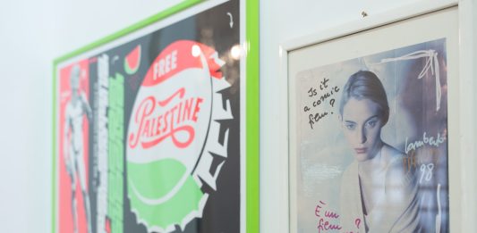Molte identità o nessuna: intervista al grande artista Lamberto Pignotti Lamberto Pignotti, Hogre, IDENTIKIT, veduta della mostra, Bianco Contemporaneo, Roma, 2026