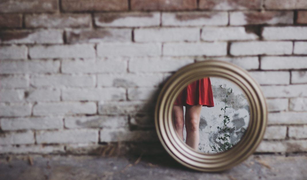 5) through-the-mirror-susannafionamurray