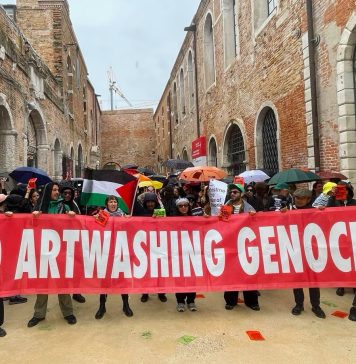Alla Biennale di Venezia si è manifestato anche contro il Padiglione Israele