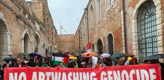 Alla Biennale di Venezia si è manifestato anche contro il Padiglione Israele