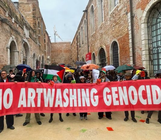 Alla Biennale di Venezia si è manifestato anche contro il Padiglione Israele