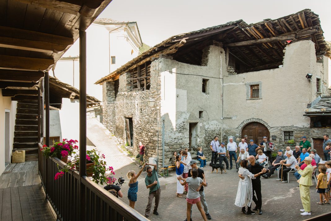 BA2020_Alice Visentin_Il comizio, la merenda, il canto_Avise, Valle d_Aosta_Ph. Claudiu Asmarandei
