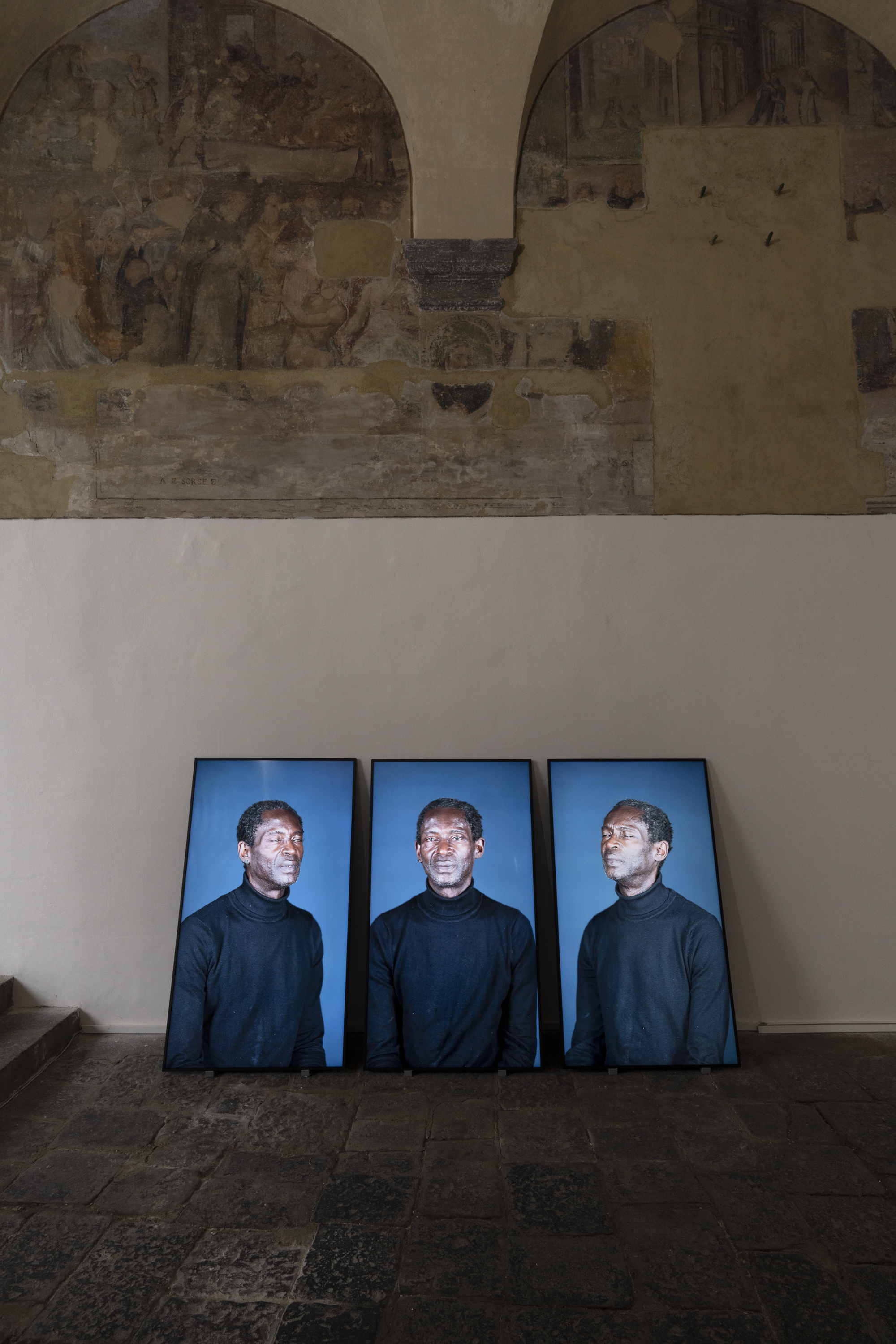 E tuttavia crediamo che la vita sia piena di fortunate possibilità, veduta della mostra, Fondazione Made in Cloister, Napoli, ph. Francesco Squeglia