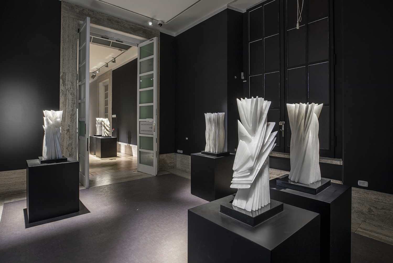 Pablo Atchugarry, Scolpire la luce, veduta della mostra, GNAMC, Roma, 2026, ph. Daniele Cortese