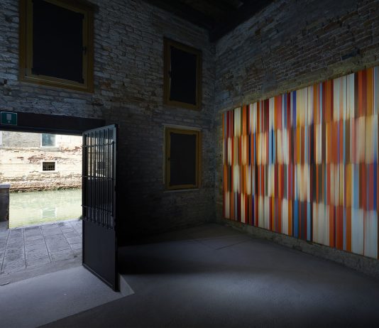 Nel Padiglione della Repubblica di San Marino, la pittura di Mark Francis diventa un “mare di suono”