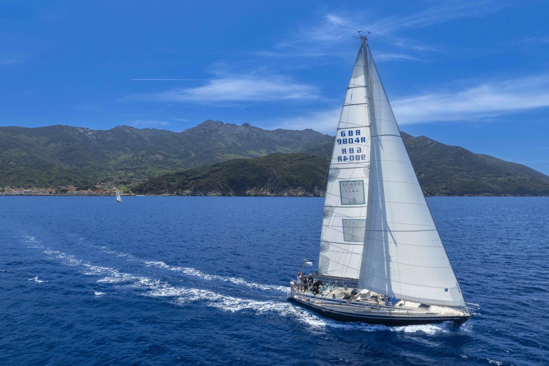 Milanto set sail from Elba to France - light