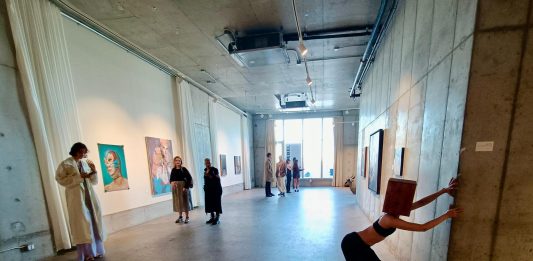 23 artisti per una polifonia della ribellione: la mostra a New York