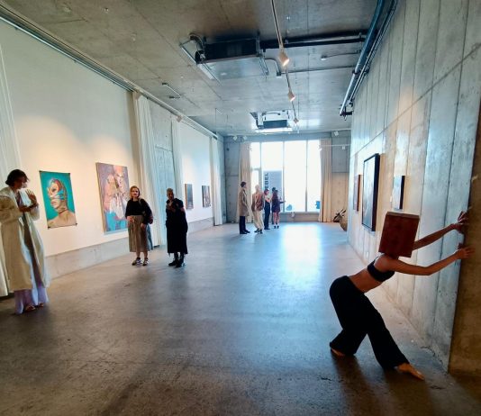 23 artisti per una polifonia della ribellione: la mostra a New York