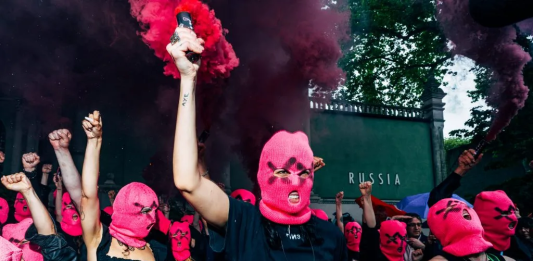 La protesta delle Pussy Riot alla Biennale di Venezia è diventata un video musicale