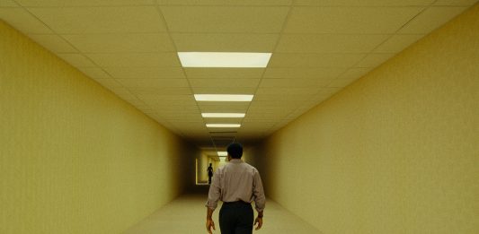 Le Backrooms sono già nella nostra vita: il film di Kane Parsons oltre lo schermo Backrooms