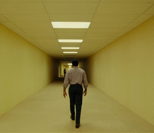 Le Backrooms sono già nella nostra vita: il film di Kane Parsons oltre lo schermo Backrooms
