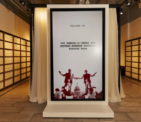 A New York, 3,5 milioni di pagine degli Epstein files diventano un’installazione monumentale