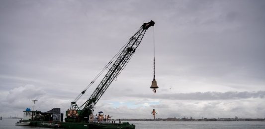 Non solo Padiglione Austria: la performance di Florentina Holzinger nella Laguna di Venezia è un manifesto del collasso florentina holzinger
