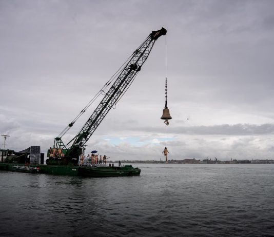 Non solo Padiglione Austria: la performance di Florentina Holzinger nella Laguna di Venezia è un manifesto del collasso florentina holzinger