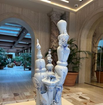 Ceramica, resina e mito greco: la scultura di Guglielmo Maggini all’hotel Six Senses di Roma