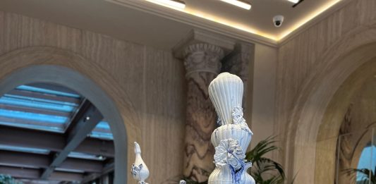 Ceramica, resina e mito greco: la scultura di Guglielmo Maggini all’hotel Six Senses di Roma guglielmo maggini