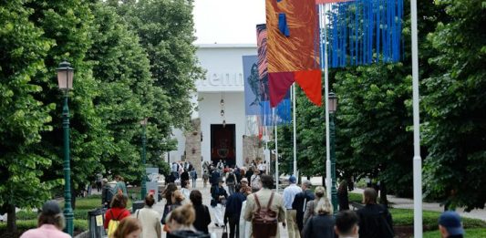 Vsitare la Biennale d’Arte è come salire sulla Space Mountain del mondo reale Biennale Arte mondo reale