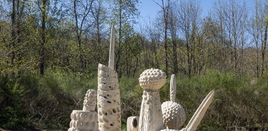 Arne Quinze porta pittura e ceramica nella natura dell’Appennino Pistoiese Arne Quinze OCA