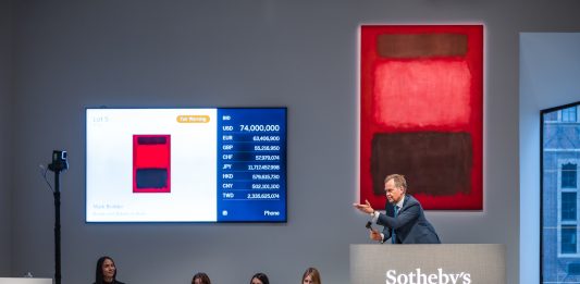 Rothko incendia Sotheby’s: $ 85,8 milioni per il capolavoro in rosso della collezione Mnuchin rothko rosso sotheby's asta