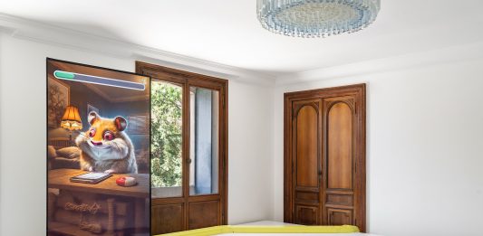 Gatti maledetti e Italian Brainrot in un palazzo storico: i Mattes arrivano a Venezia