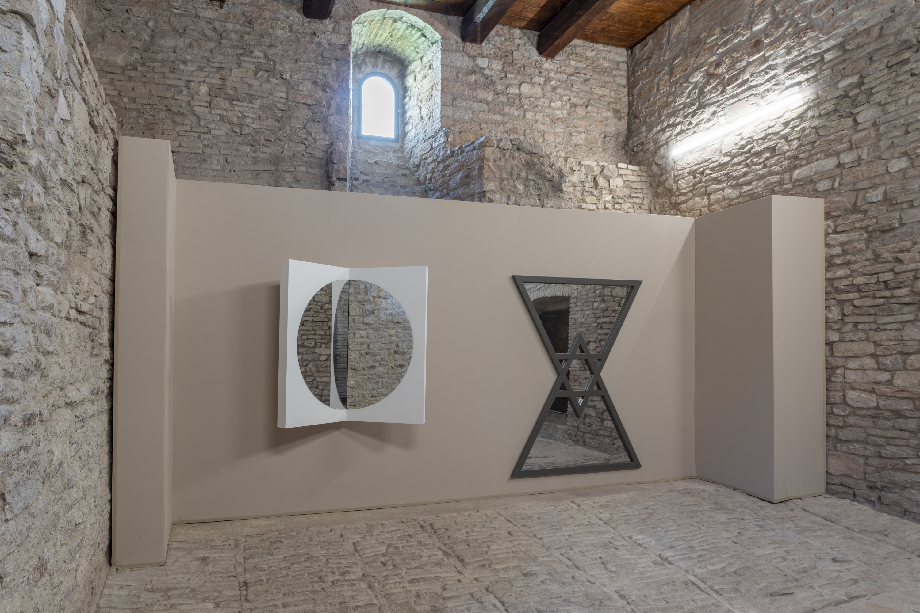 Michelangelo Pistoletto, FRANCISCUS. Fratello in arte, veduta della mostra, Assisi, ph Ela Bialkowska OKNO studio